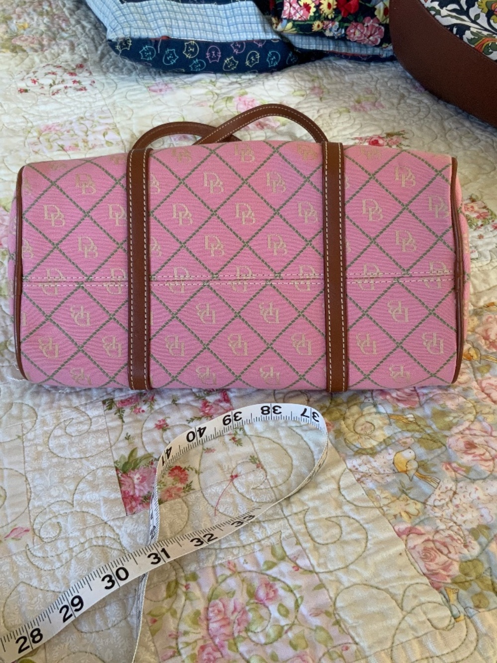 RARE VINTAGE DOONEY & BOURKE BARREL SHOULDER BAG Pink & Yellow Like New - Picture 4 of 5